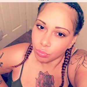 Meet your Posher, Cassandra